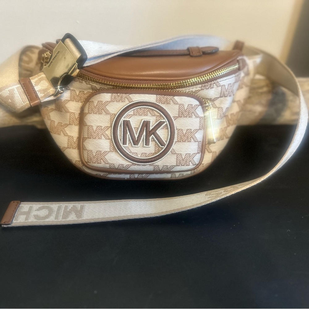 Michael Kors Tan and Cream Logo Belt/Fanny Bag - Picture 2 of 6